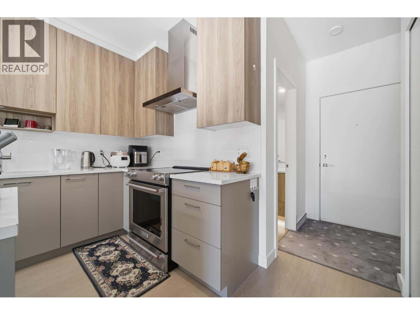 309 7588 16TH STREET — Burnaby, British Columbia - Photo 2 of 40