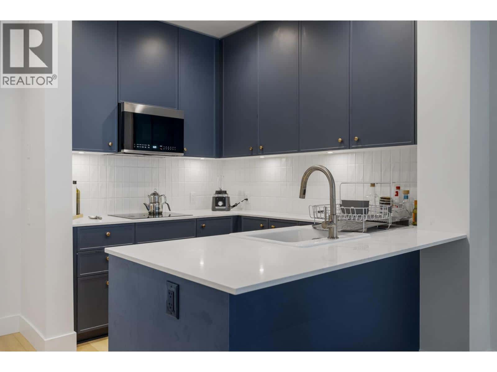 110 708 EDGAR AVENUE — Coquitlam, British Columbia - Photo 3 of 23