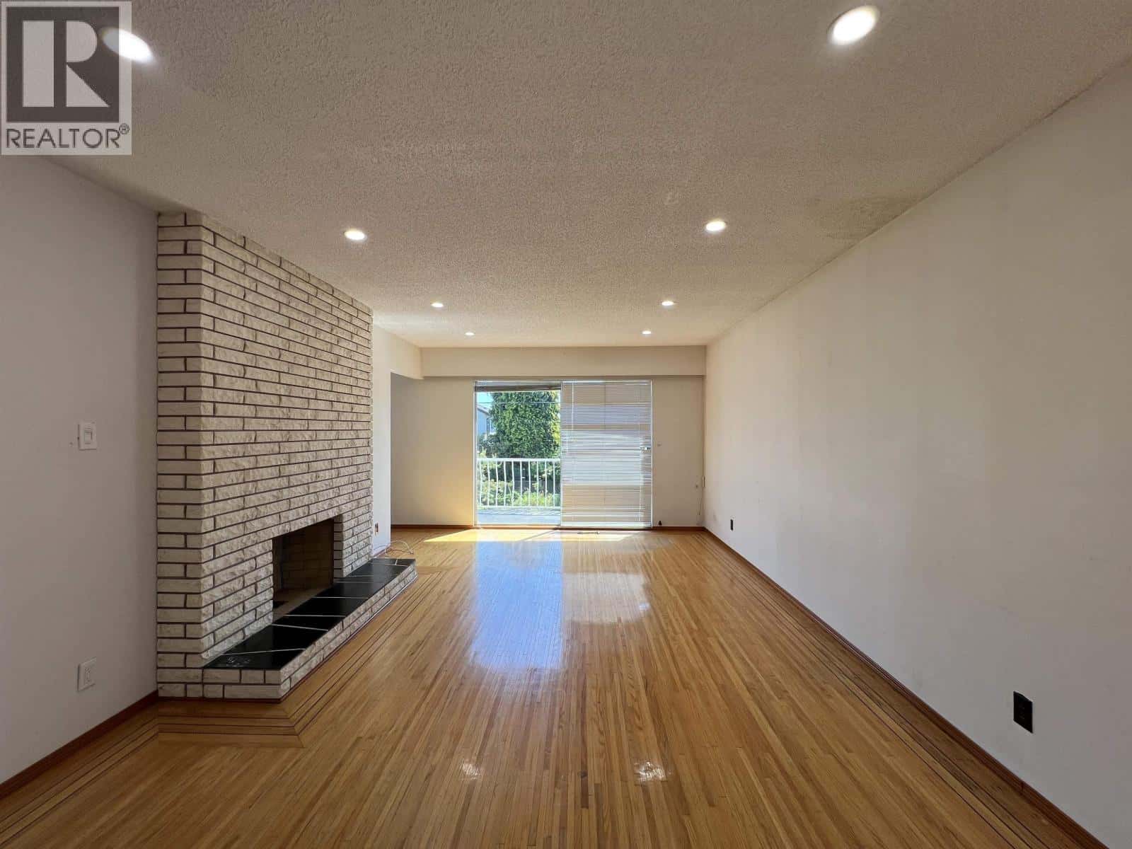 235 E 62ND AVENUE — Vancouver, British Columbia - Photo 5 of 30