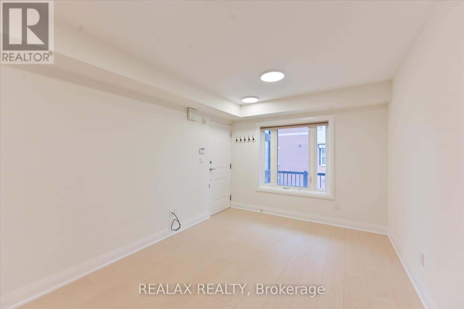 207 - 320 JOHN STREET — Markham (Aileen-Willowbrook), Ontario - Photo 2 of 22