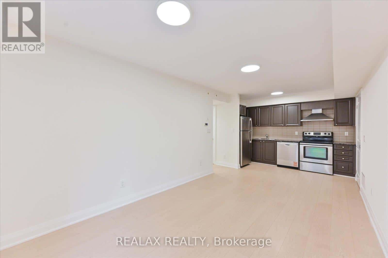 207 - 320 JOHN STREET — Markham (Aileen-Willowbrook), Ontario - Photo 3 of 22