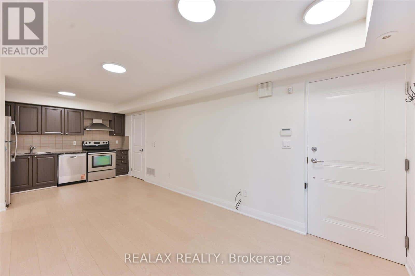 207 - 320 JOHN STREET — Markham (Aileen-Willowbrook), Ontario - Photo 4 of 22