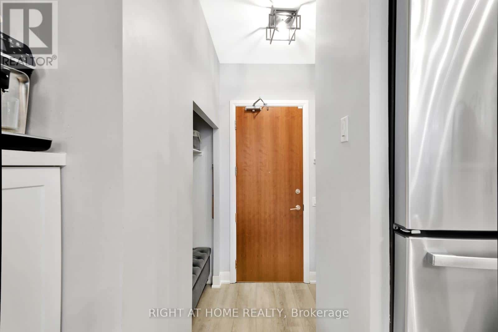 106 - 4700 HIGHWAY 7 S — Vaughan (East Woodbridge), Ontario - Photo 5 of 20