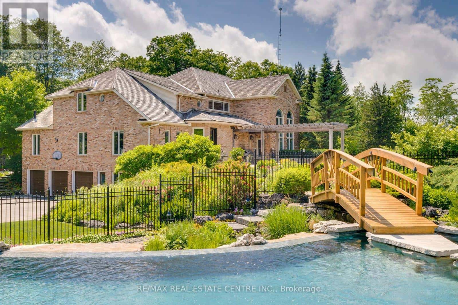 13701 FOURTH LINE NASSAGAWEYA — Milton (NA Rural Nassagaweya), Ontario - Photo 2 of 50