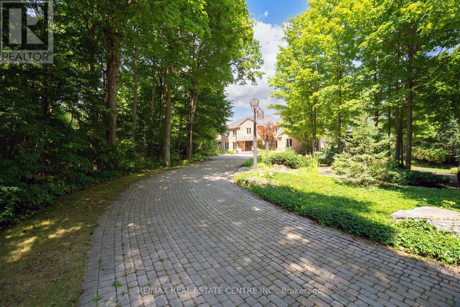 13701 FOURTH LINE NASSAGAWEYA — Milton (NA Rural Nassagaweya), Ontario - Photo 4 of 50