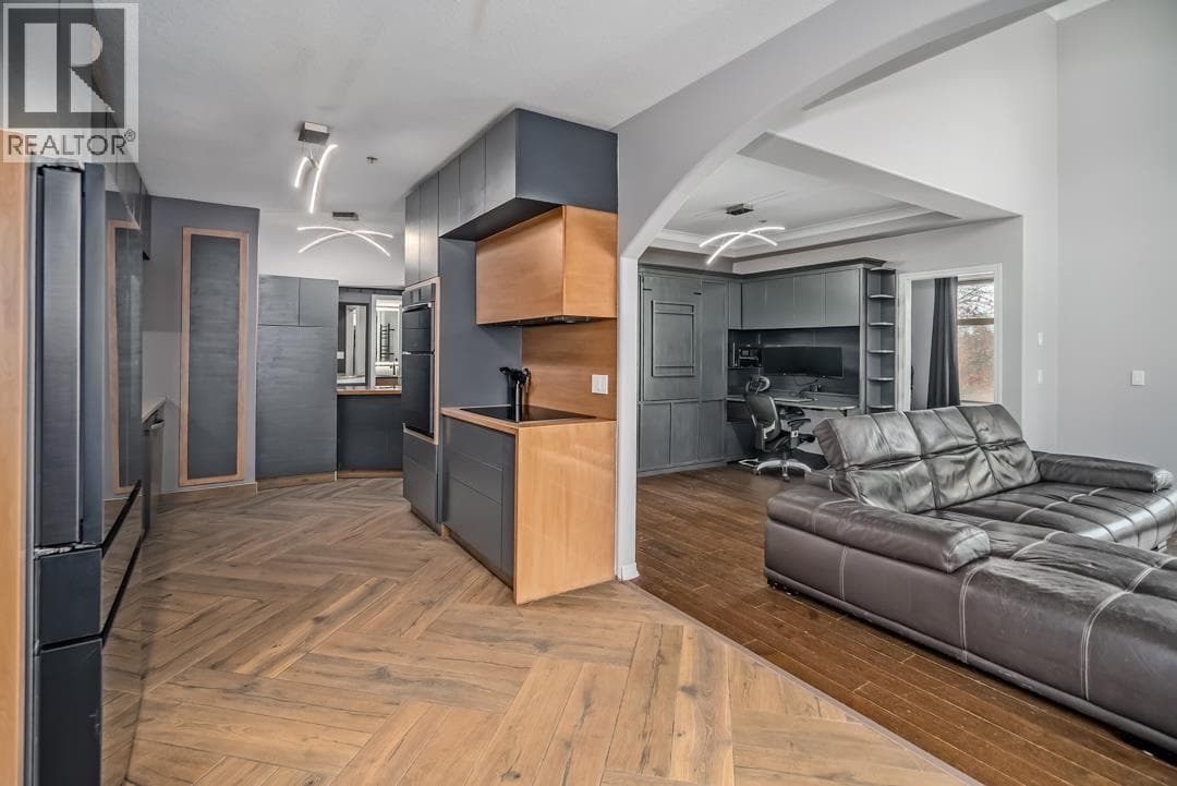 405 3176 PLATEAU BOULEVARD — Coquitlam, British Columbia - Main photo