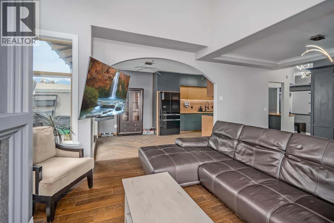 405 3176 PLATEAU BOULEVARD — Coquitlam, British Columbia - Photo 5 of 25