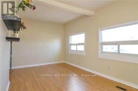 132 GRENFELL STREET — Oshawa (Vanier), Ontario - Photo 3 of 10