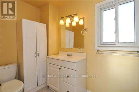 132 GRENFELL STREET — Oshawa (Vanier), Ontario - Photo 5 of 10