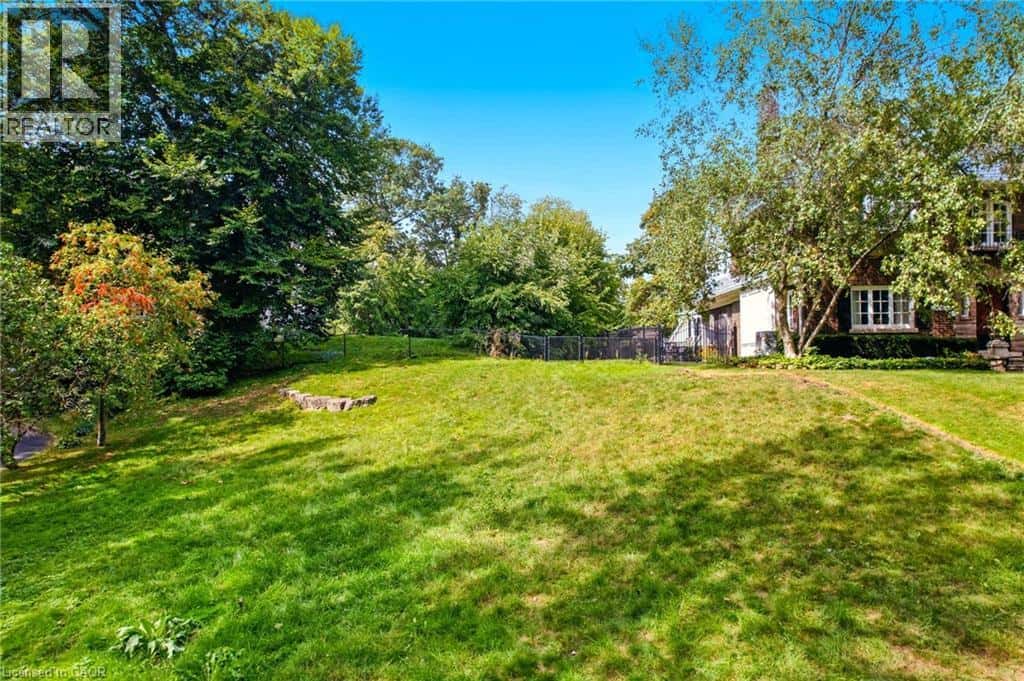 3063 WOODLAND PARK Drive — Burlington, Ontario - Photo 2 of 3