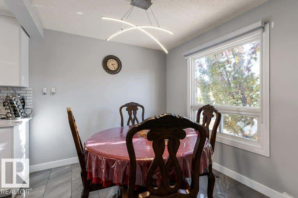 Edmonton — Edmonton - Photo 2 of 41