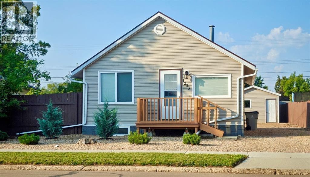 1233 6 Avenue — Wainwright, Alberta - Main photo