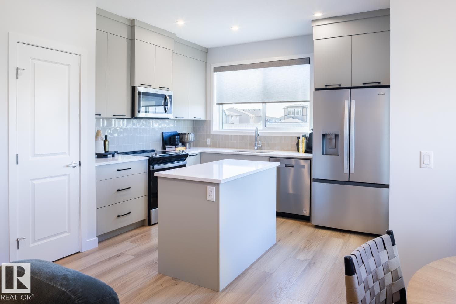 907 ROWAN WY SW — Edmonton, Alberta - Main photo