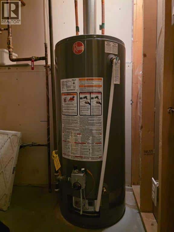 Medicine Hat — Medicine Hat - Photo 4 of 37