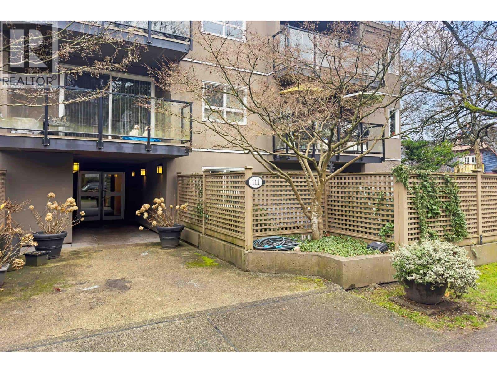 205 111 W 10TH AVENUE — Vancouver, British Columbia - Photo 2 of 24