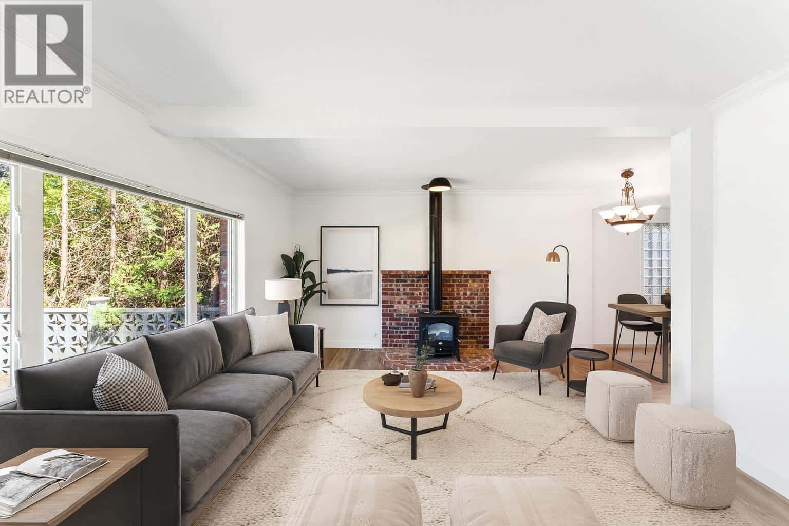 865 E 12TH STREET — North Vancouver, British Columbia - Photo 5 of 40