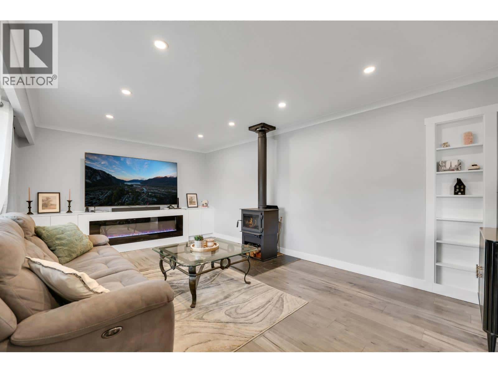 2026 GARIBALDI WAY — Squamish, British Columbia - Photo 2 of 33