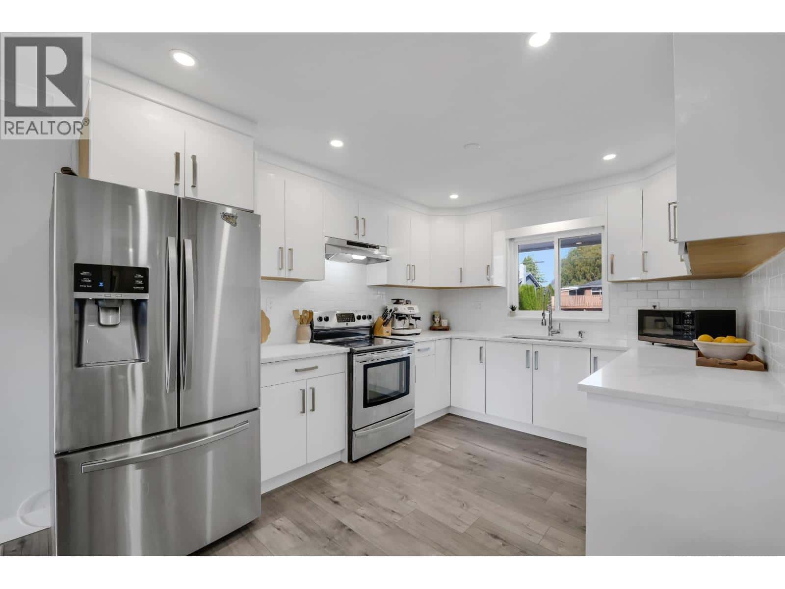 2026 GARIBALDI WAY — Squamish, British Columbia - Photo 5 of 33