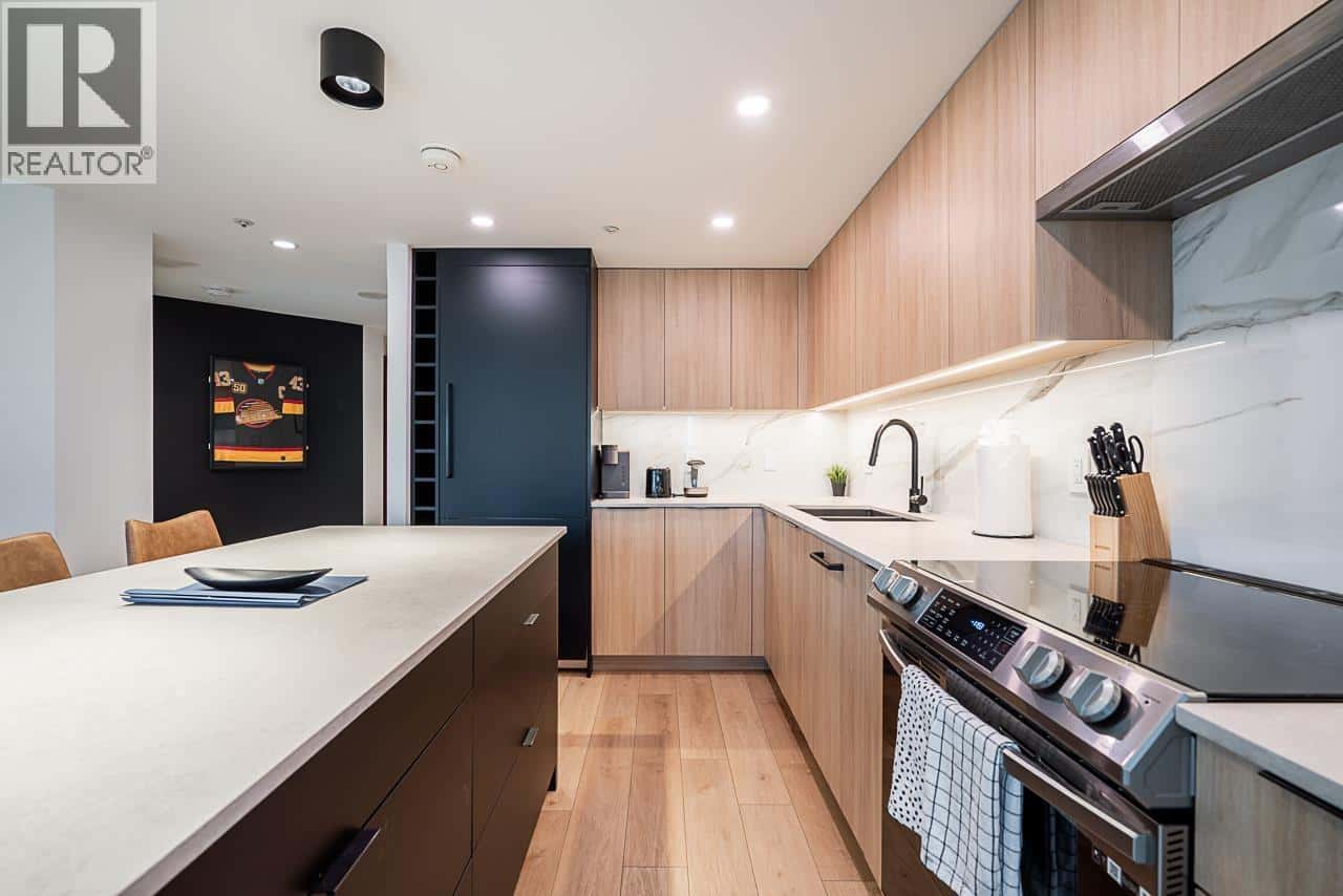 1201 1050 BURRARD STREET — Vancouver, British Columbia - Photo 2 of 19