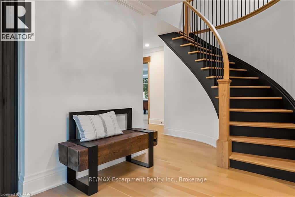 138 CAVENDISH COURT — Oakville (MO Morrison), Ontario - Photo 4 of 39