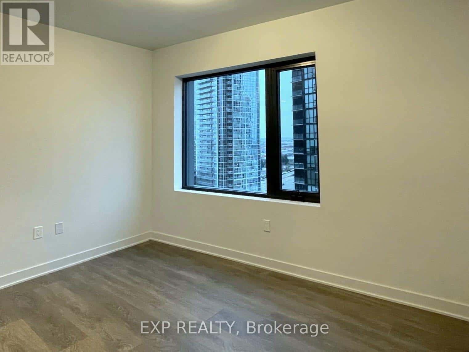 1307 - 2920 HIGHWAY ROAD — Vaughan (Concord), Ontario - Photo 2 of 14