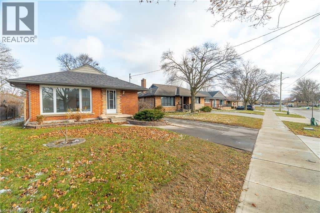 220 BRUCE Street — Kitchener, Ontario - Photo 2 of 50