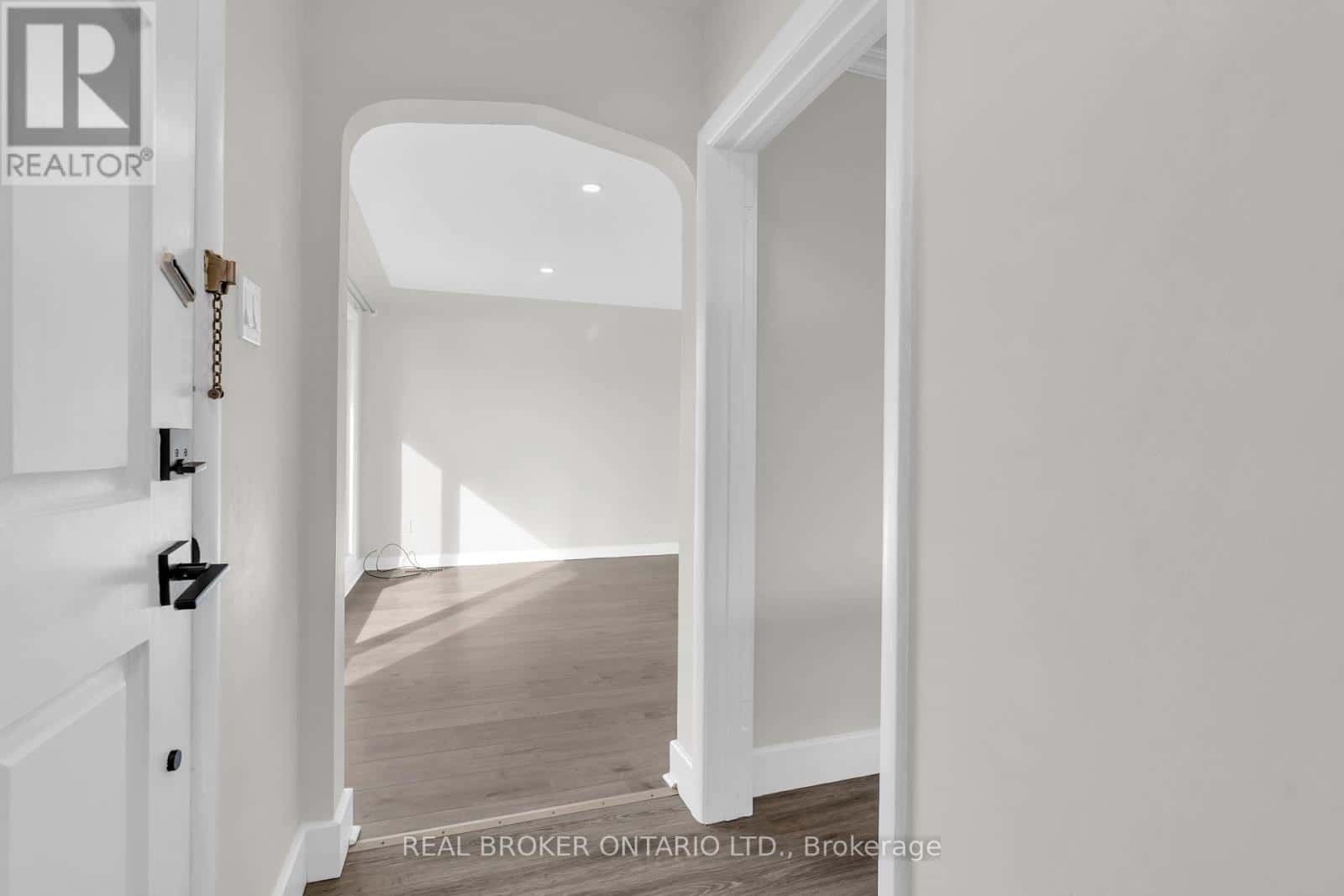 220 BRUCE STREET — Kitchener, Ontario - Photo 4 of 50