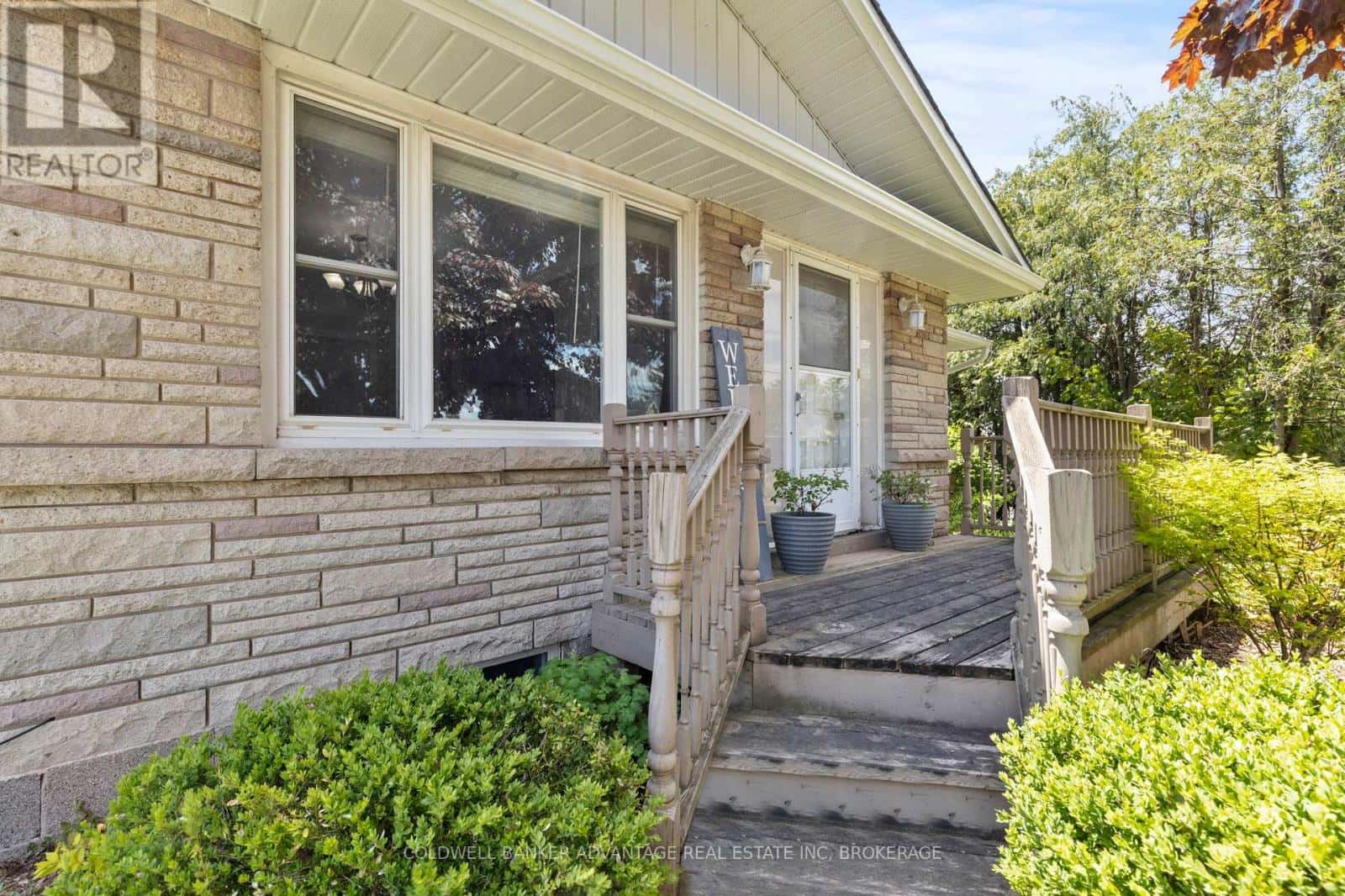 302 MAIN STREET E — Grimsby (Grimsby East), Ontario - Photo 3 of 43