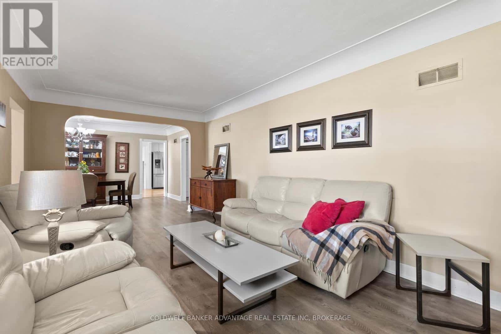 302 MAIN STREET E — Grimsby (Grimsby East), Ontario - Photo 5 of 43