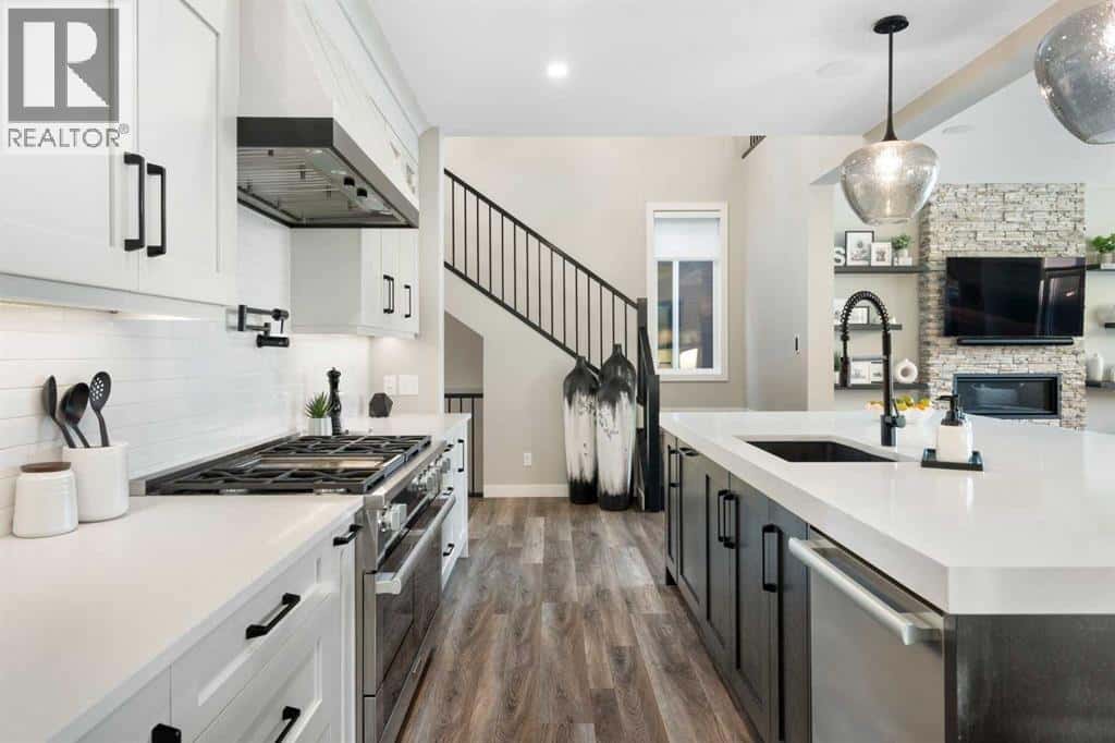 127 Marina Landing SE — Calgary, Alberta - Photo 4 of 50