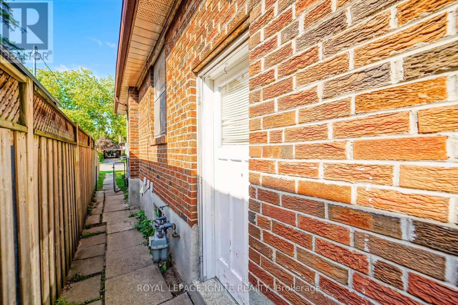 30 MELCHIOR DRIVE — Toronto (West Hill), Ontario - Photo 4 of 50