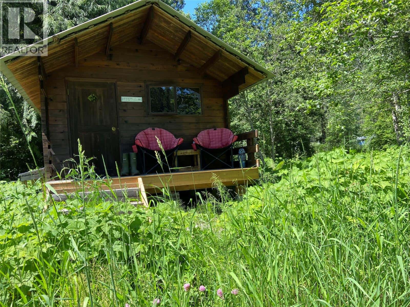 5926 Ferguson Frontage Road — Malakwa, British Columbia - Photo 4 of 35