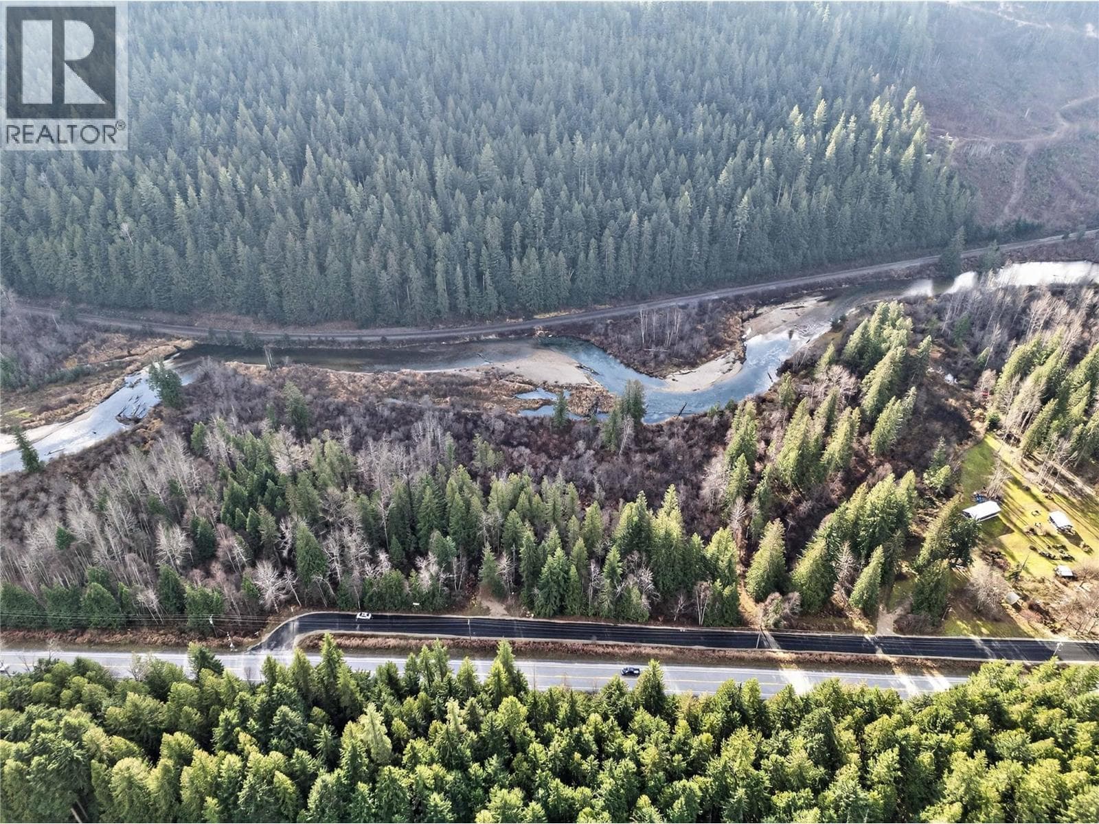 5926 Ferguson Frontage Road — Malakwa, British Columbia - Main photo