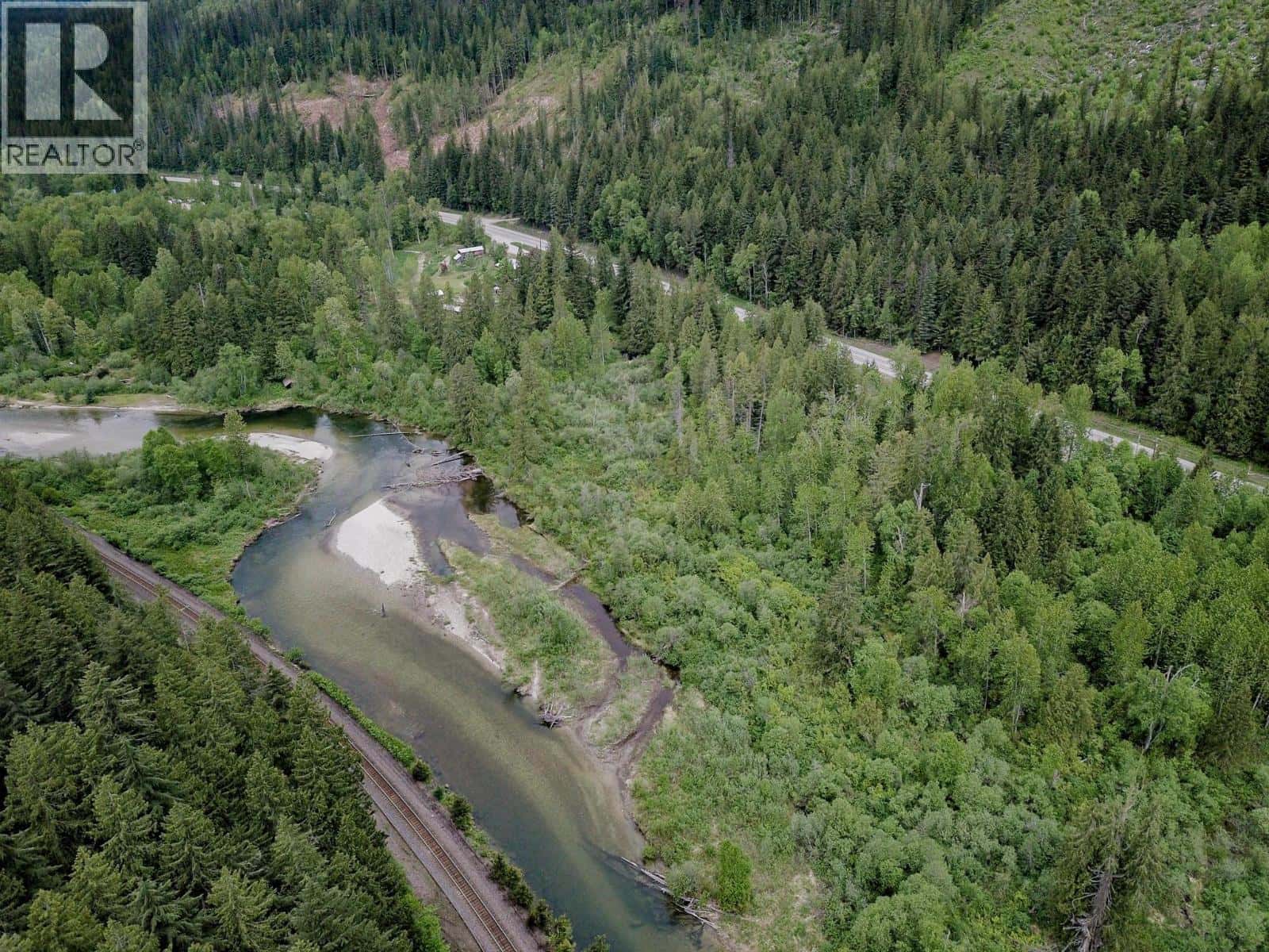 5926 Ferguson Frontage Road — Malakwa, British Columbia - Photo 5 of 35