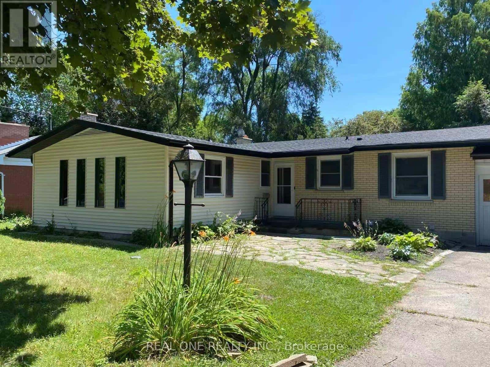 566 MIDDLEWOODS DRIVE — London North (North J), Ontario - Photo 3 of 47