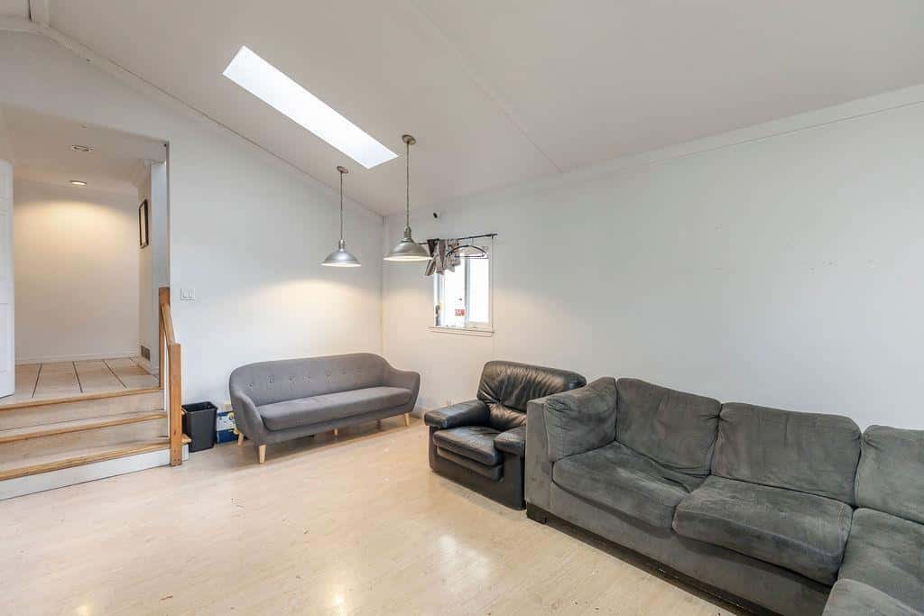 12769 114B AVENUE — Surrey, British Columbia - Photo 5 of 26