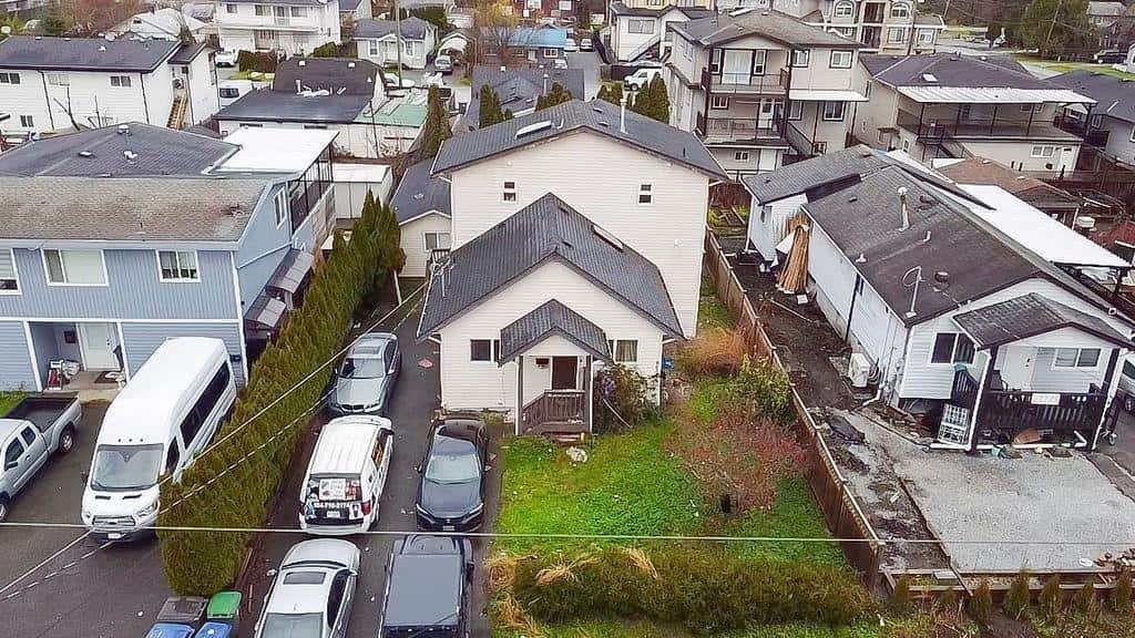 12769 114B AVENUE — Surrey, British Columbia - Photo 2 of 26