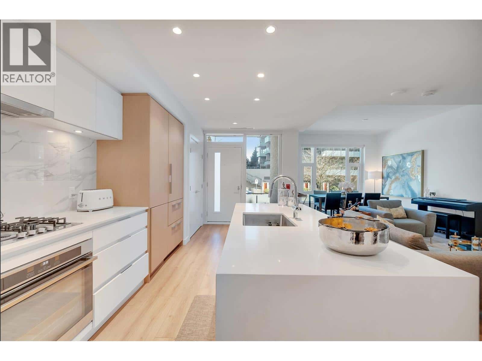 107 1500 FERN STREET — North Vancouver, British Columbia - Photo 2 of 25