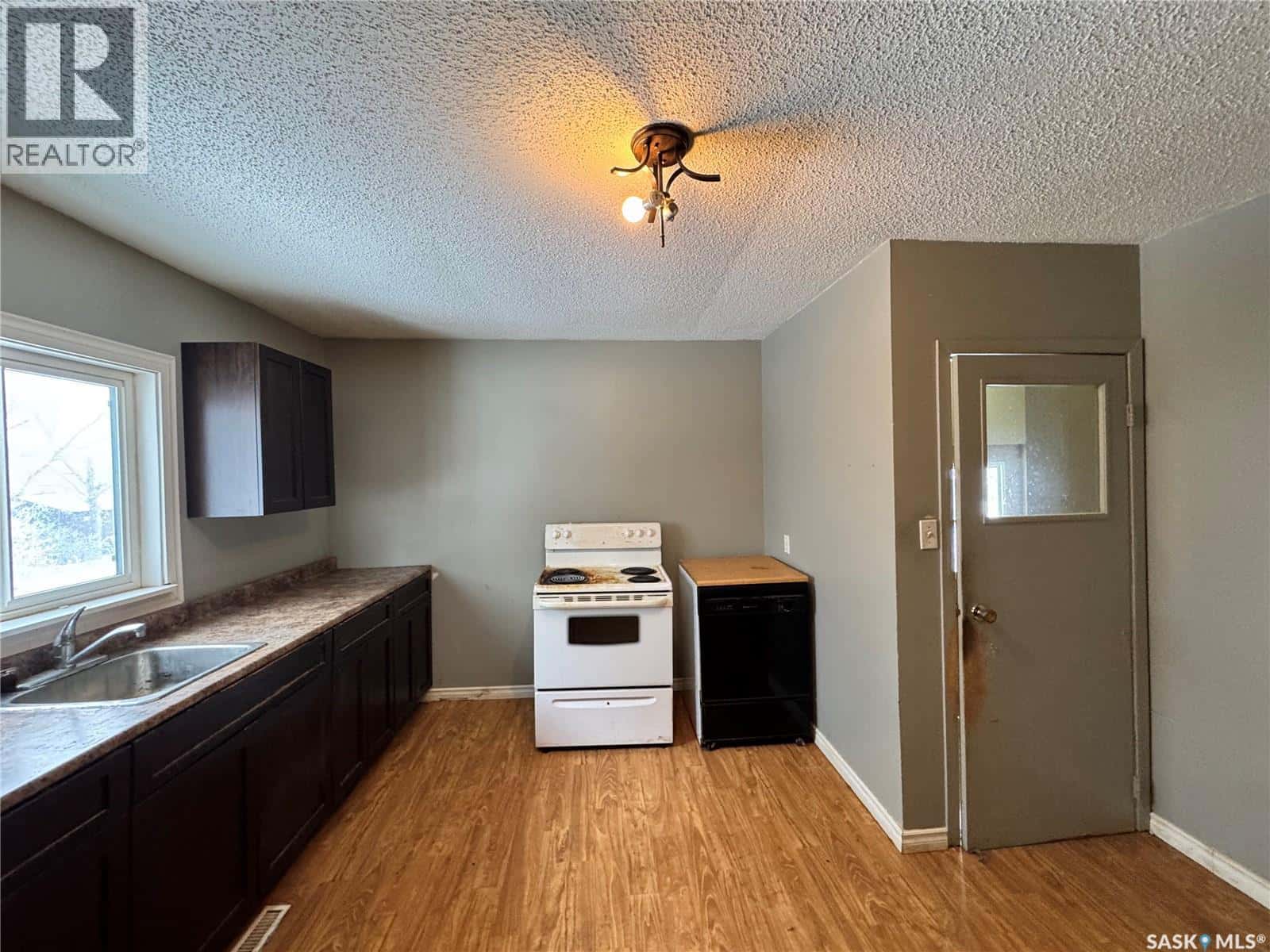 304 Carson STREET — Dundurn, Saskatchewan - Photo 4 of 21