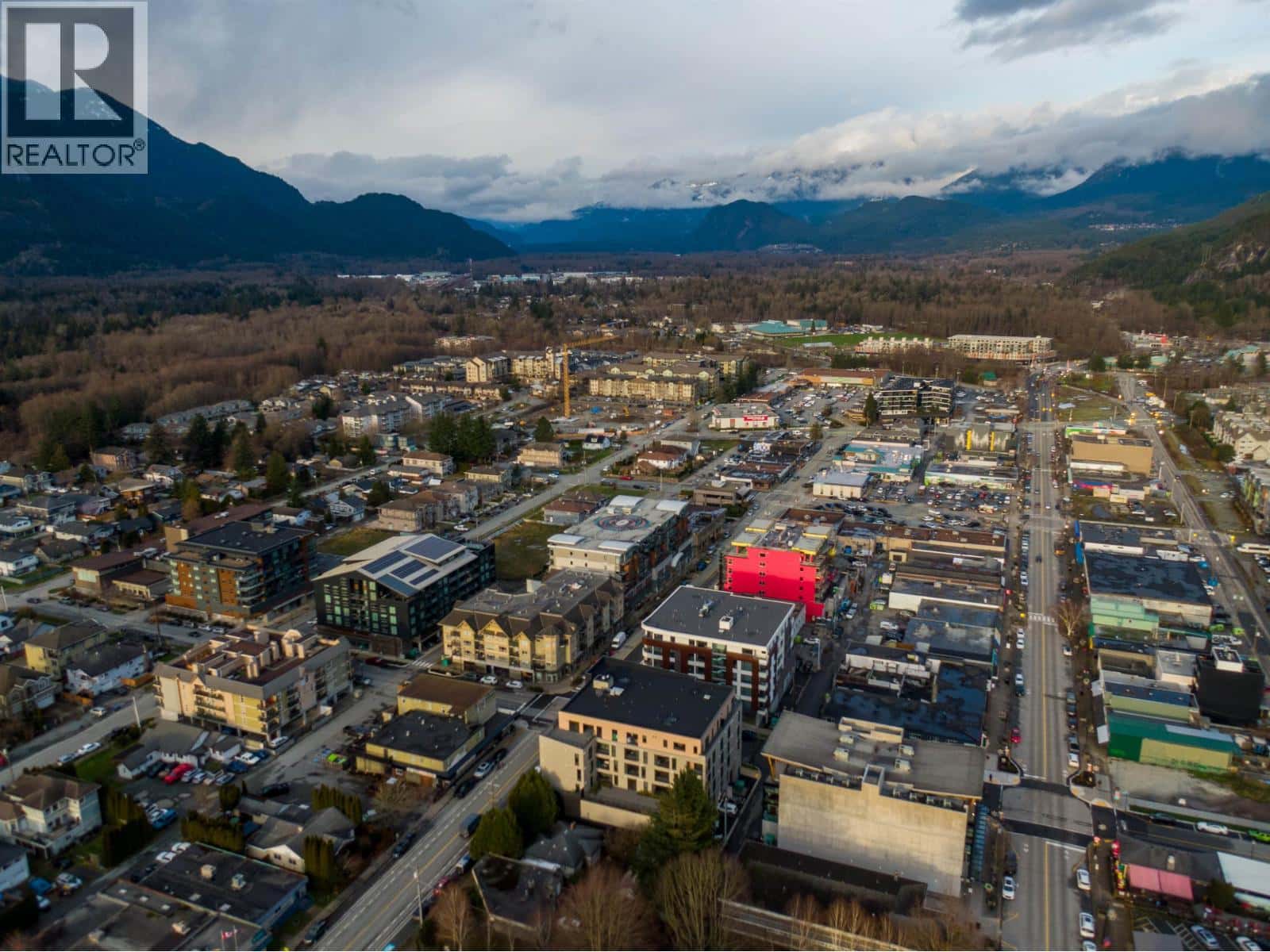 405 37994 SECOND AVENUE — Squamish, British Columbia - Photo 2 of 16