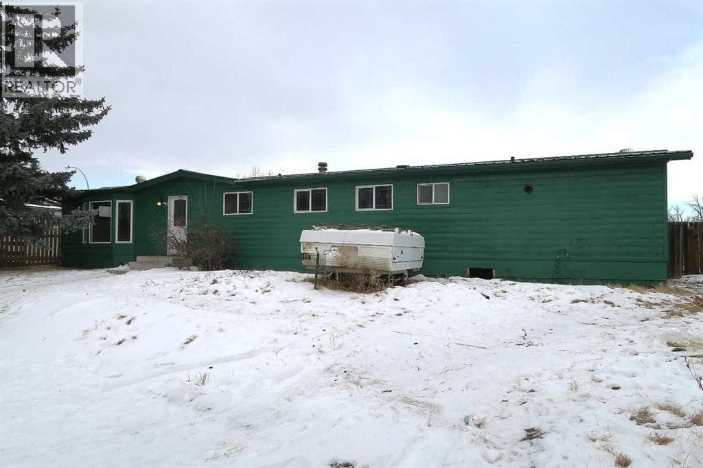 28 Riley Street NE — High River, Alberta - Main photo