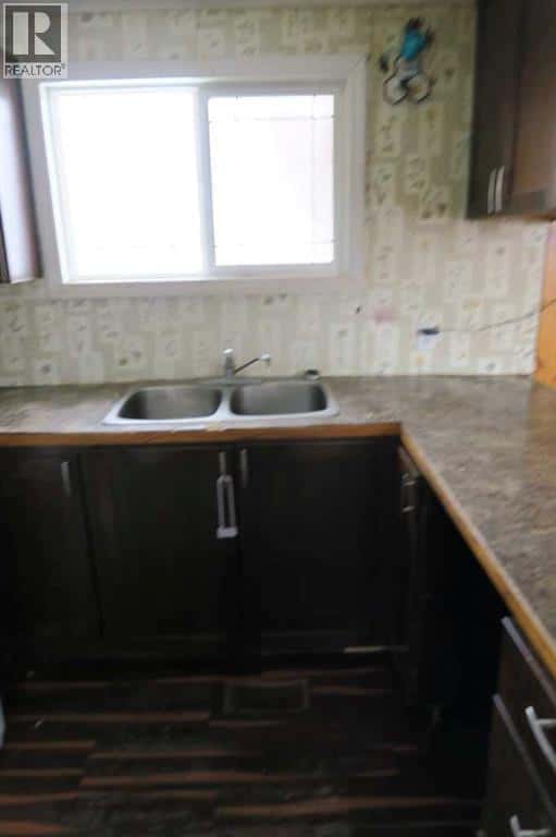 28 Riley Street NE — High River, Alberta - Photo 3 of 3