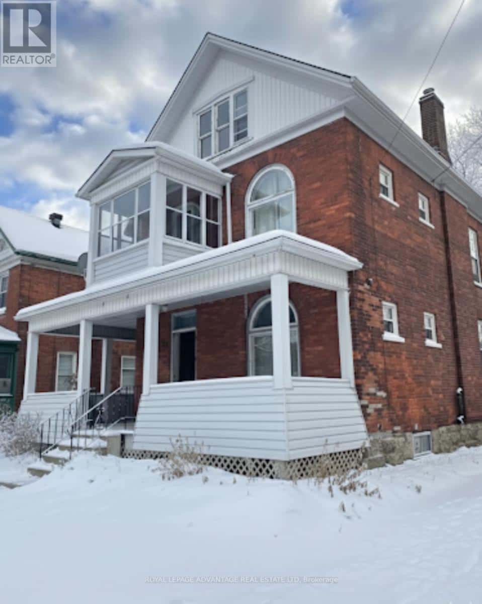 28 MCEWEN AVENUE — Smiths Falls, Ontario - Photo 2 of 17