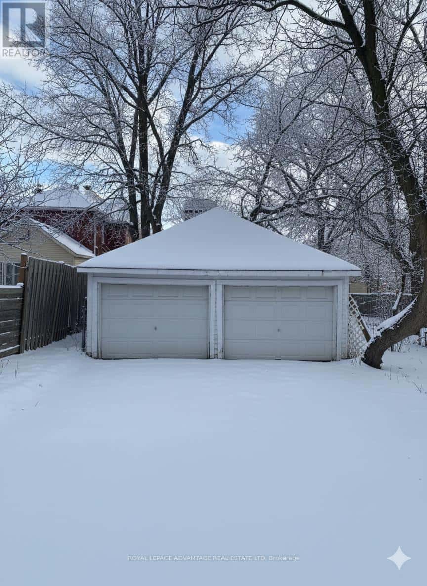 28 MCEWEN AVENUE — Smiths Falls, Ontario - Photo 4 of 17