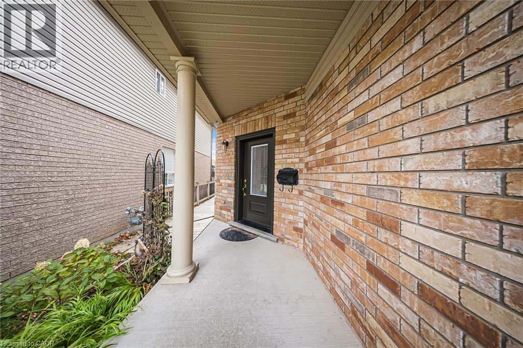 11 RENNER Drive — Cambridge, Ontario - Photo 3 of 35