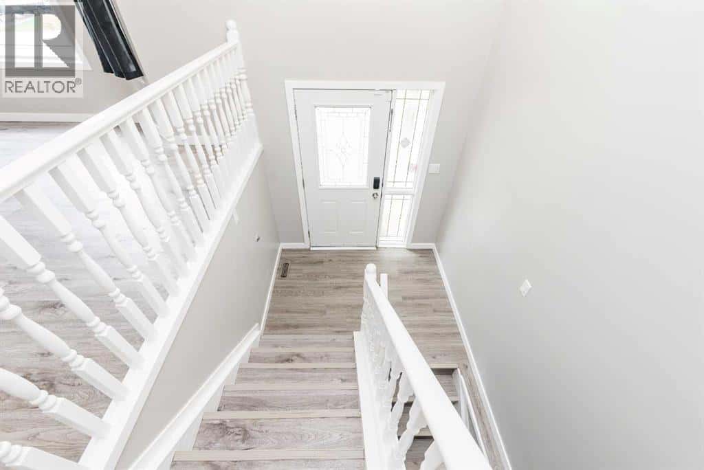 11319 90 Street — Grande Prairie, Alberta - Photo 2 of 18