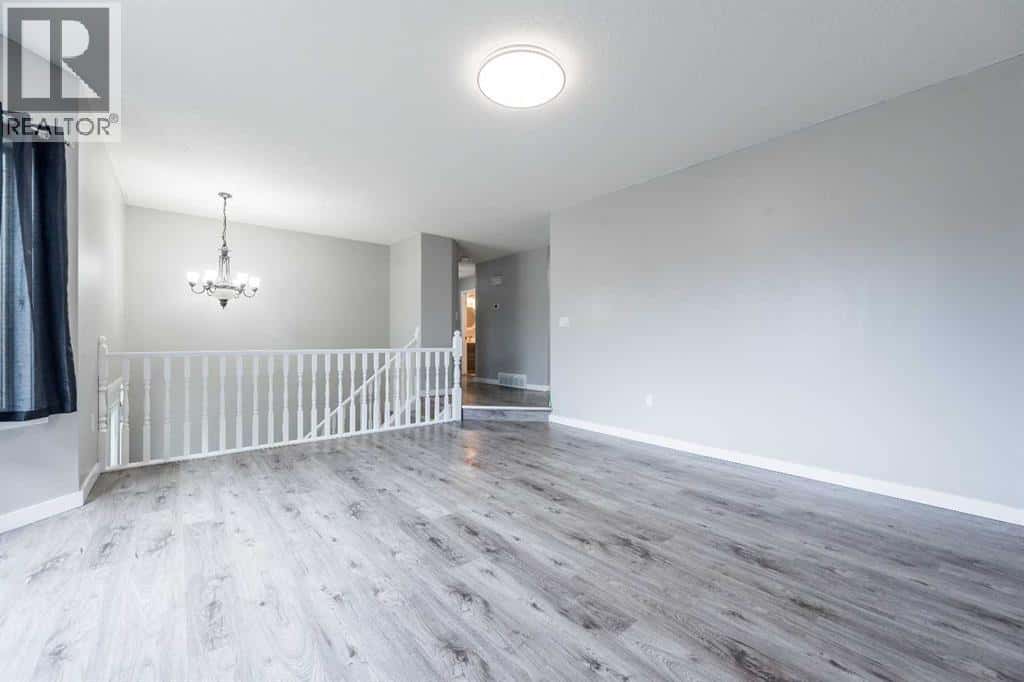 11319 90 Street — Grande Prairie, Alberta - Photo 4 of 18