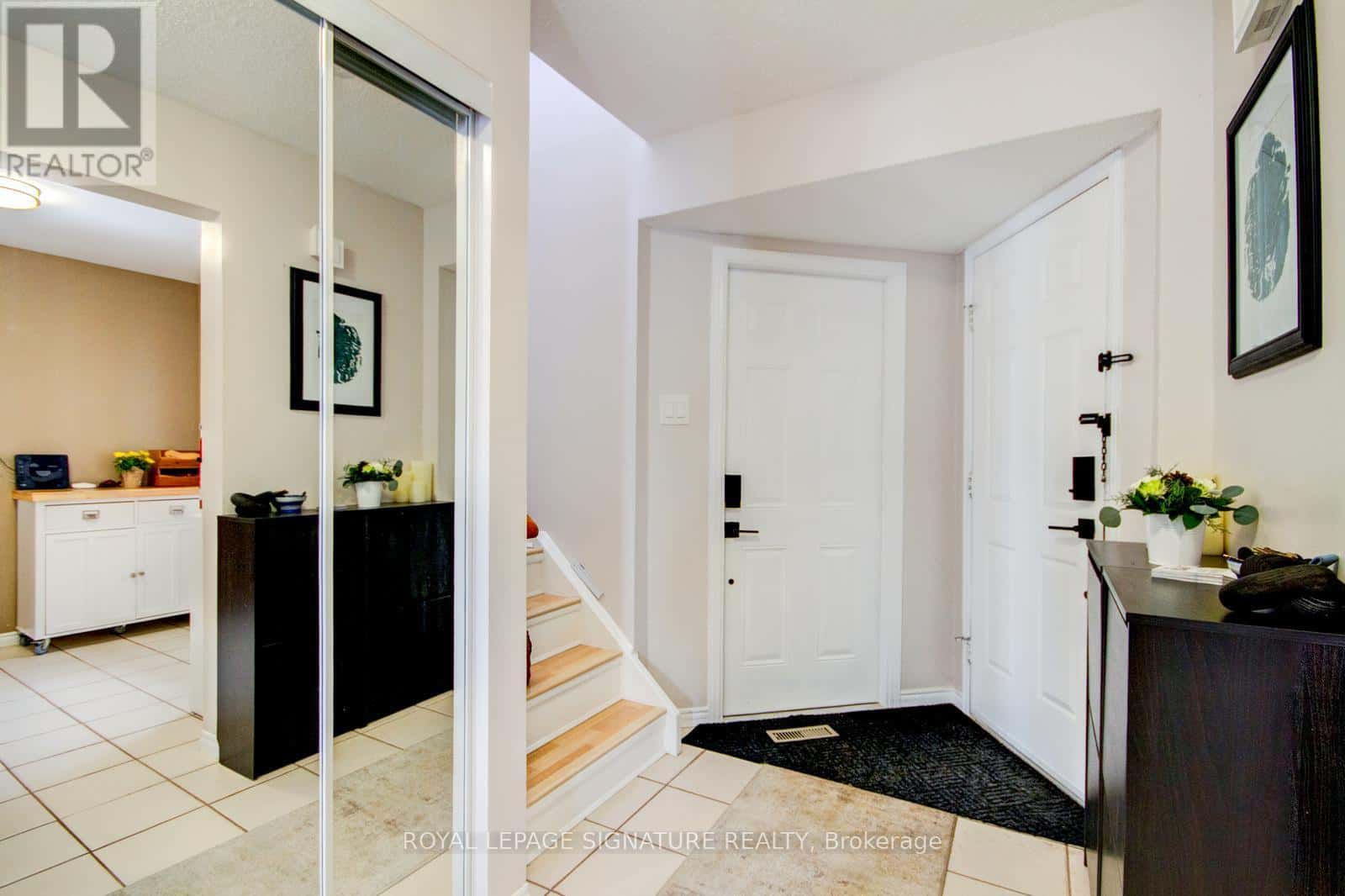 36 RAWLING CRESCENT — Brampton (Heart Lake East), Ontario - Photo 4 of 31