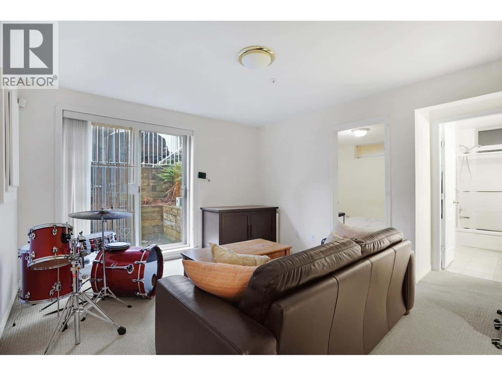 3263 W 38TH AVENUE — Vancouver, British Columbia - Photo 3 of 21