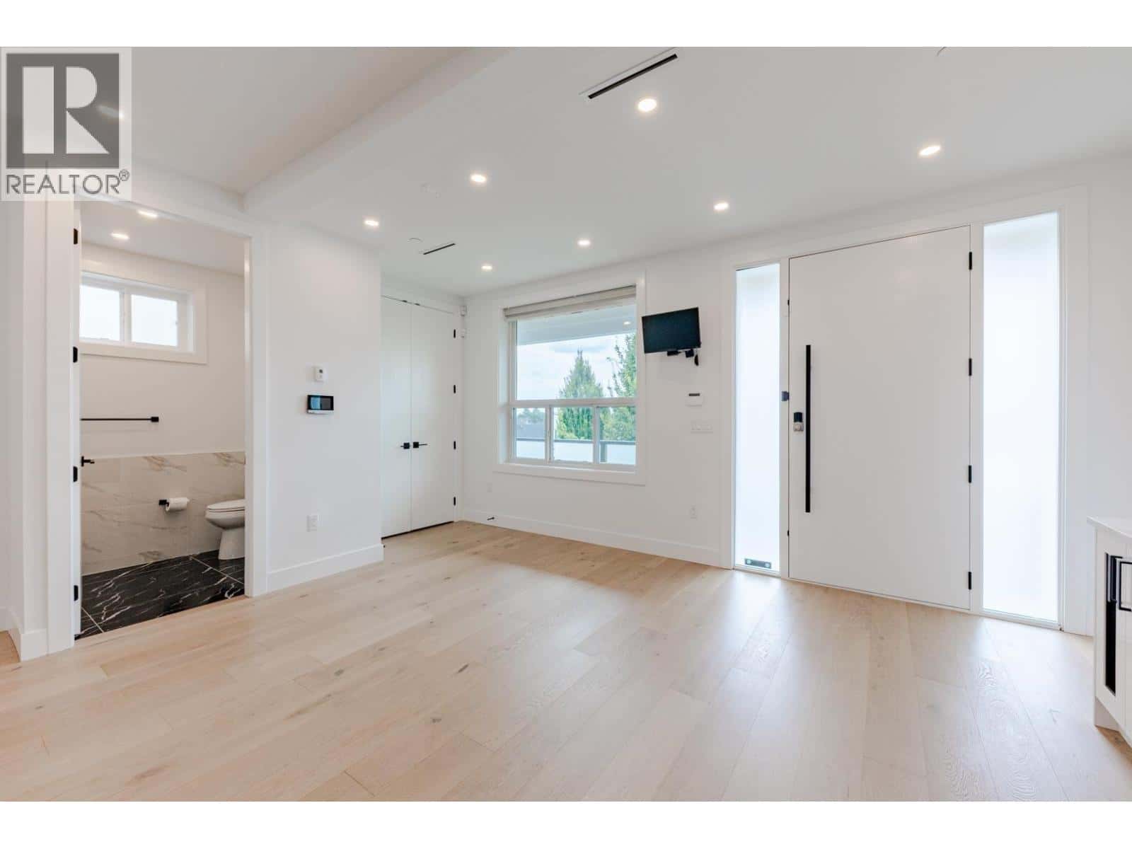 2723 TURNER STREET — Vancouver, British Columbia - Photo 4 of 40